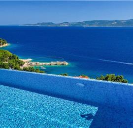 4 Bedroom Villa with Sea View, Infinity Pool, Jacuzzi and Spa near Omis, Sleeps 8